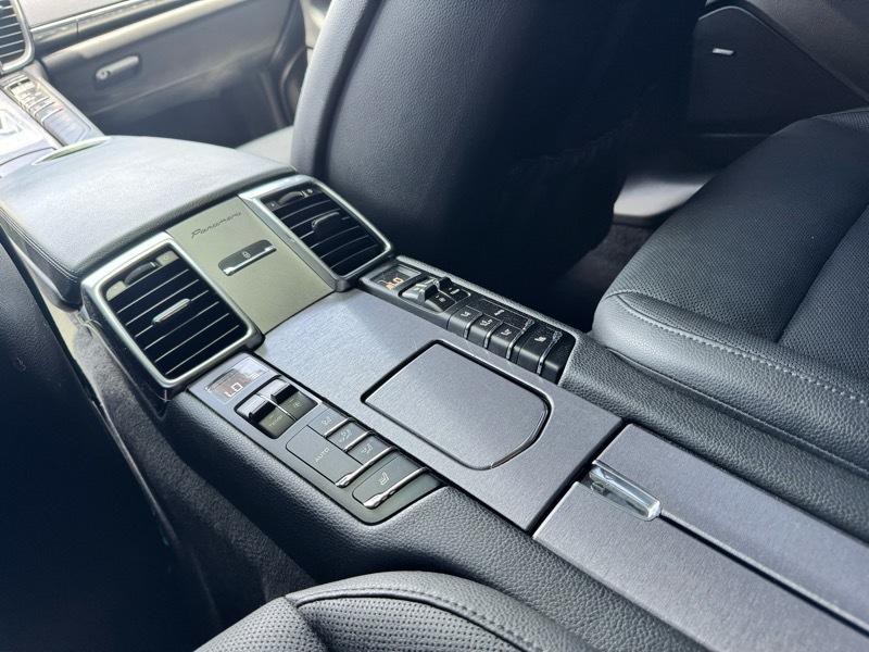 2014 Porsche Panamera Image 24