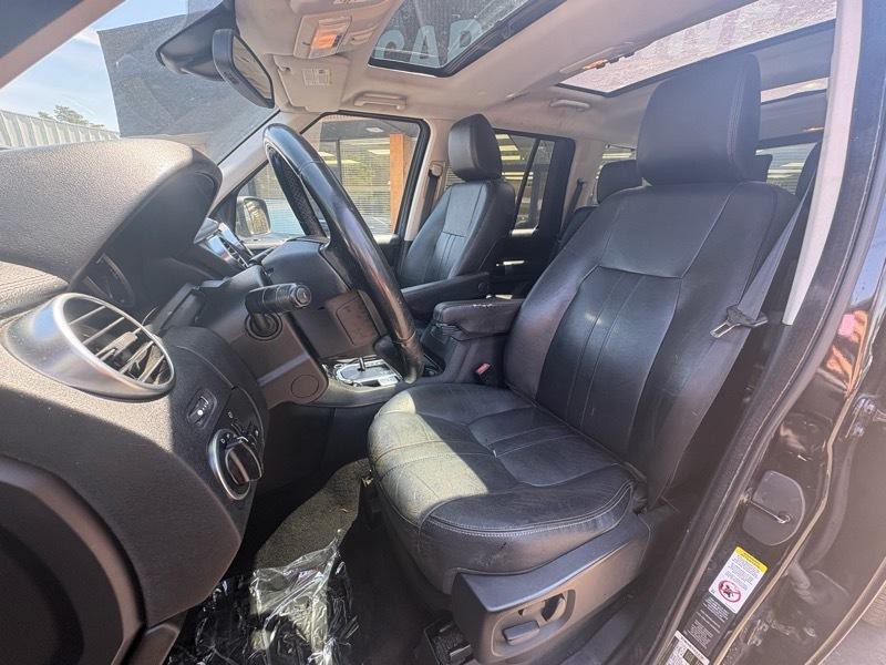 2011 Land Rover LR4 Image 10