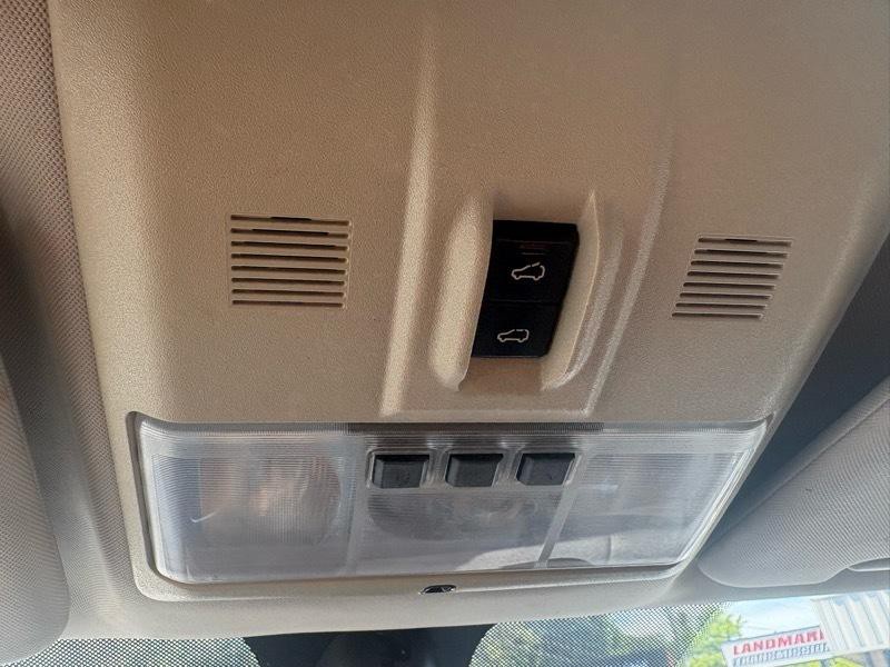 2011 Land Rover LR4 Image 23