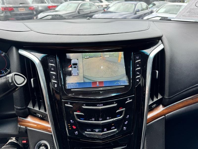 2017 Cadillac Escalade Image 7