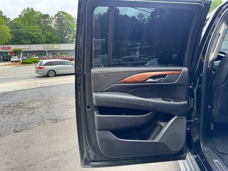 2017 Cadillac Escalade Image 12