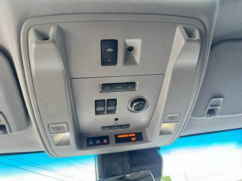 2017 Cadillac Escalade Image 25
