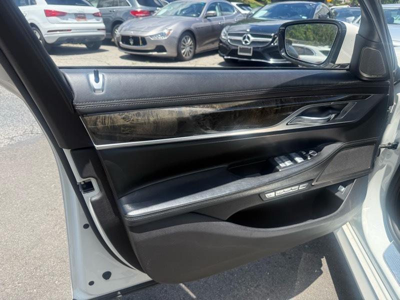 2017 BMW 7 Series Image 16