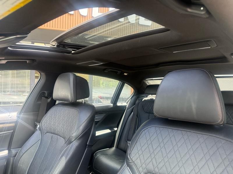 2017 BMW 7 Series Image 21