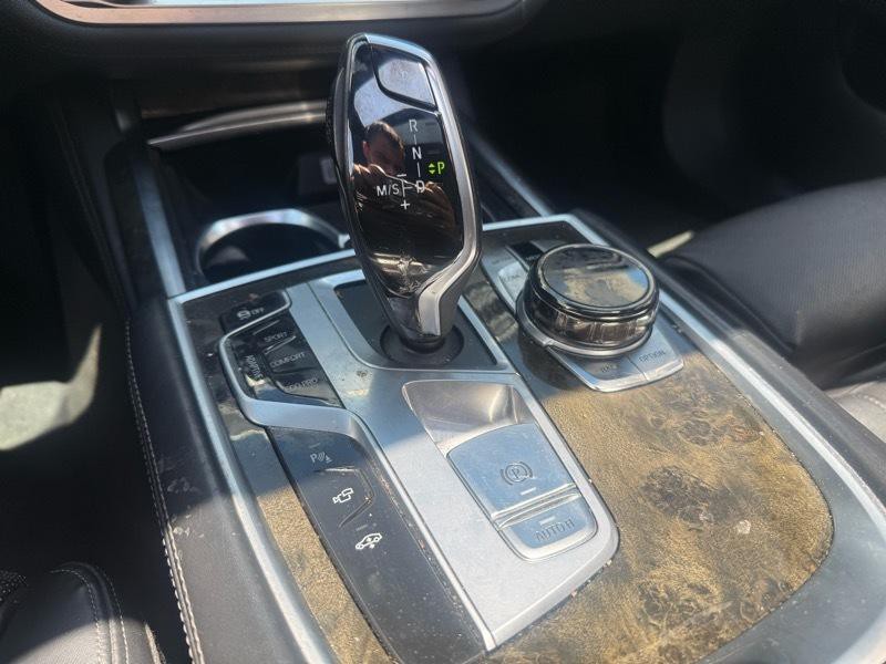2017 BMW 7 Series Image 25