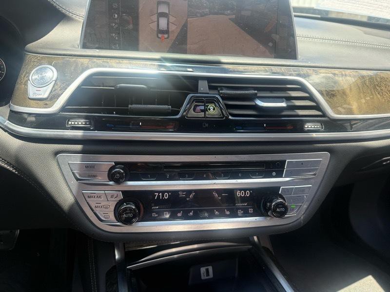 2017 BMW 7 Series Image 27