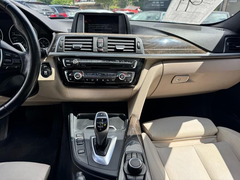 2017 BMW 3 Series Image 13