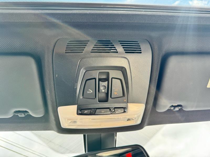 2017 BMW 3 Series Image 16