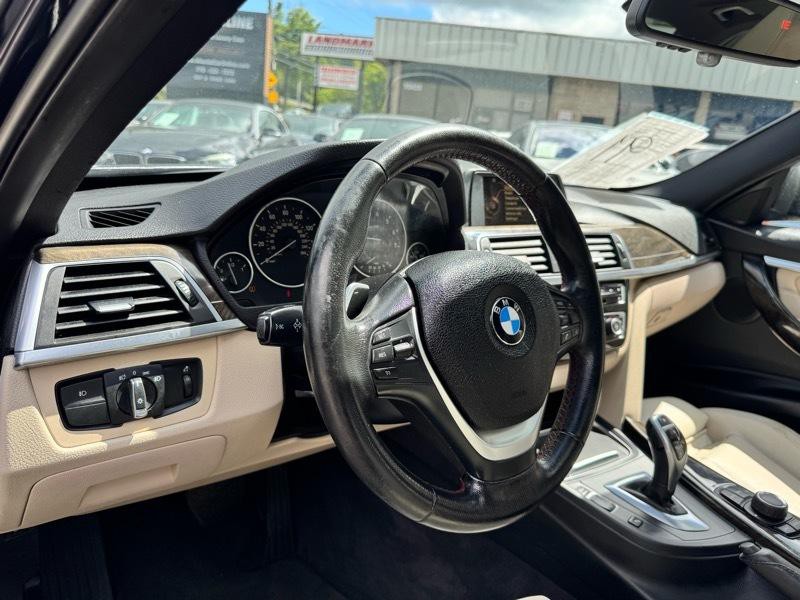 2017 BMW 3 Series Image 17
