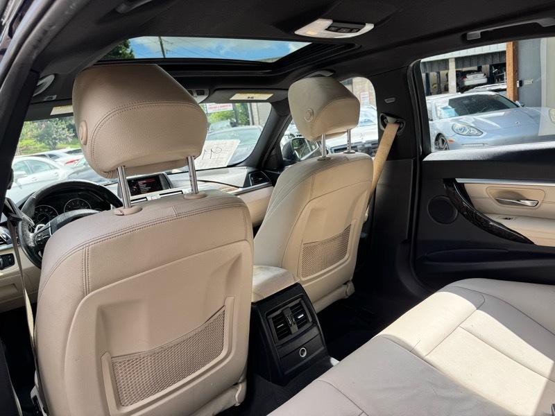 2017 BMW 3 Series Image 20