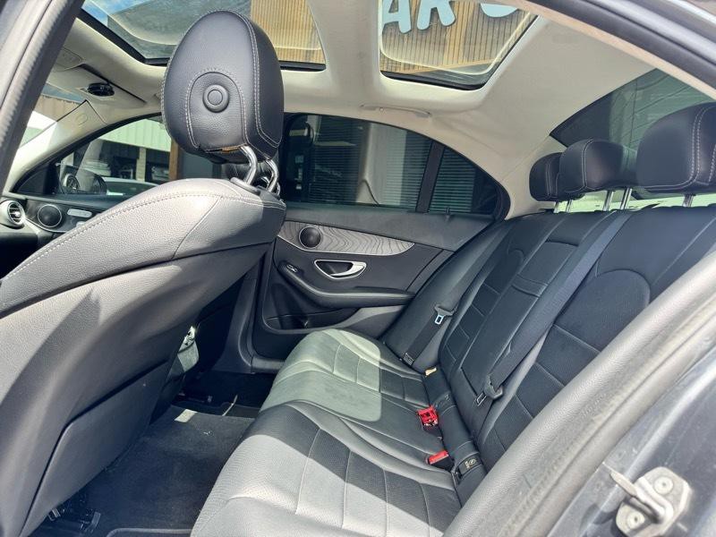 2017 Mercedes-Benz C-Class Image 19