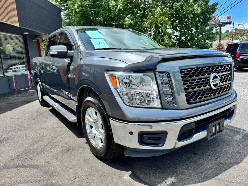 2019 Nissan Titan Image 3