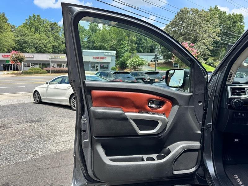 2019 Nissan Titan Image 10