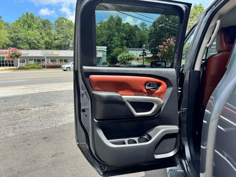 2019 Nissan Titan Image 28