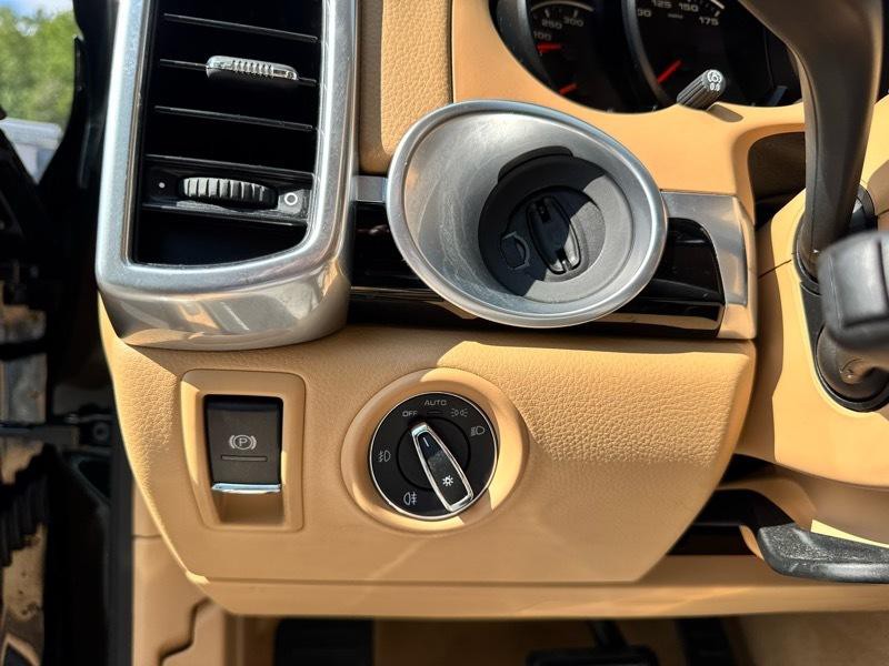 2017 Porsche Cayenne Image 14