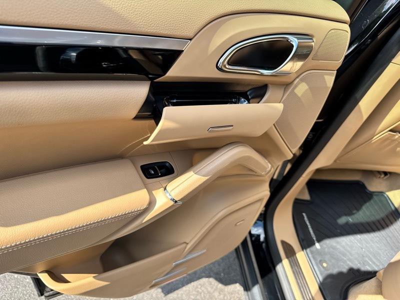 2017 Porsche Cayenne Image 24