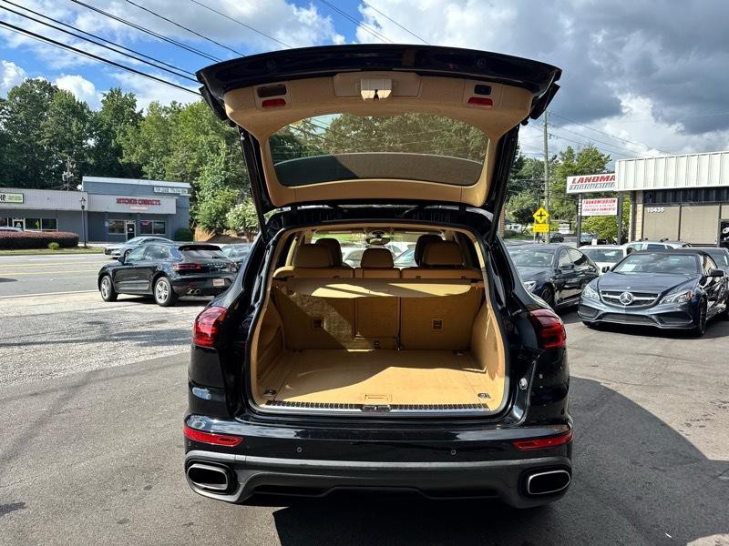 2017 Porsche Cayenne Image 32