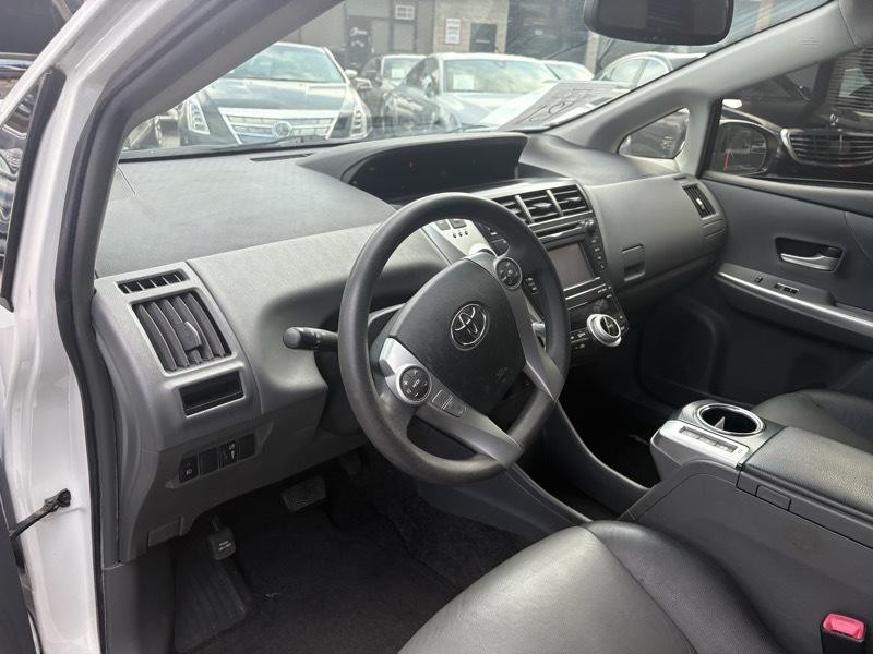2012 Toyota Prius Image 9