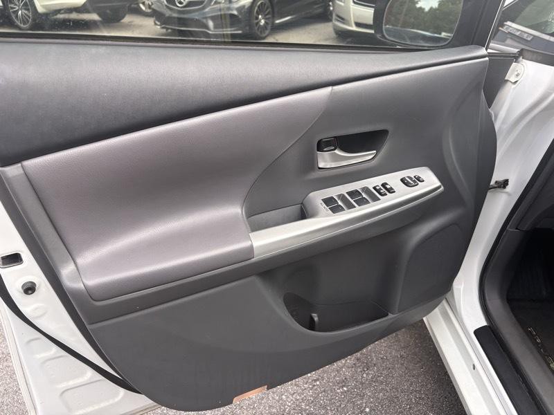 2012 Toyota Prius Image 10