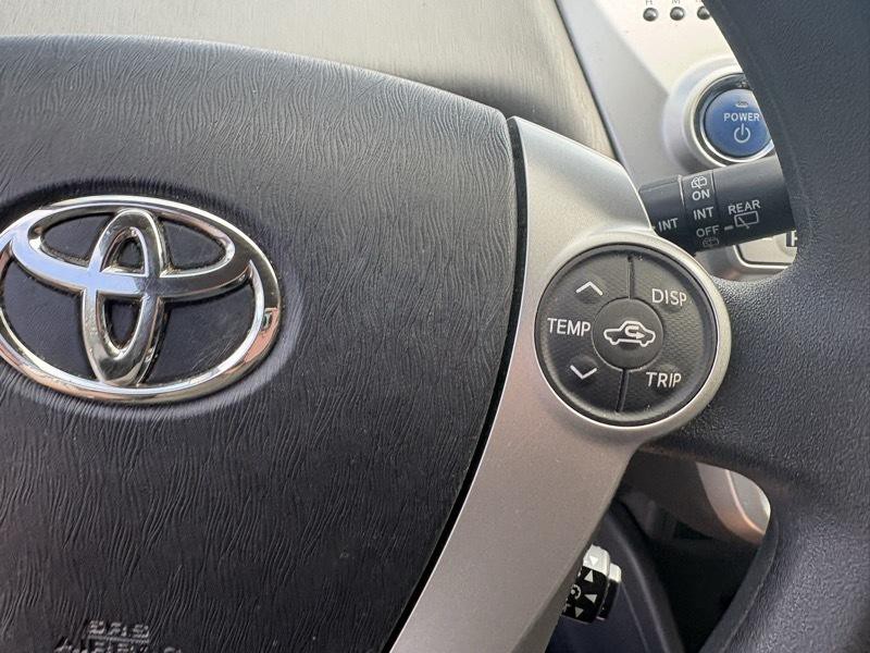 2012 Toyota Prius Image 18