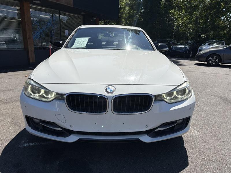 2013 BMW 3 Series Image 2