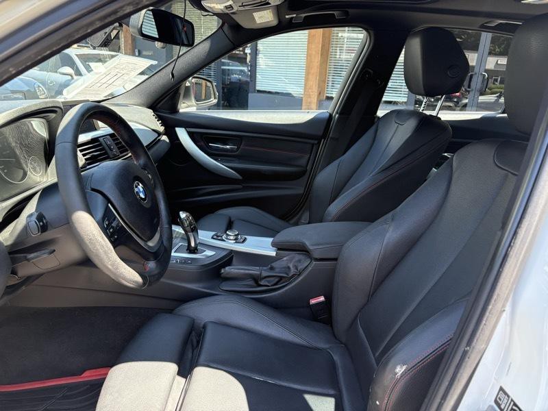 2013 BMW 3 Series Image 12