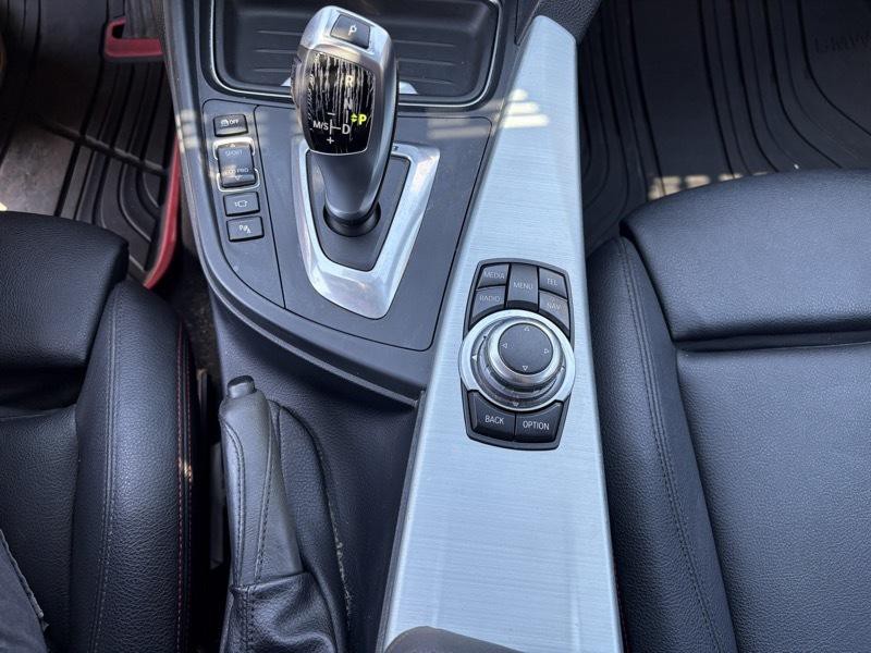 2013 BMW 3 Series Image 16