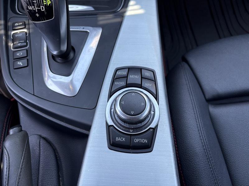 2013 BMW 3 Series Image 17