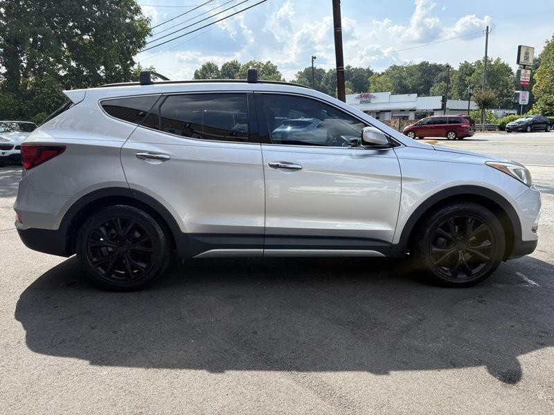 2017 Hyundai Santa Fe Image 4