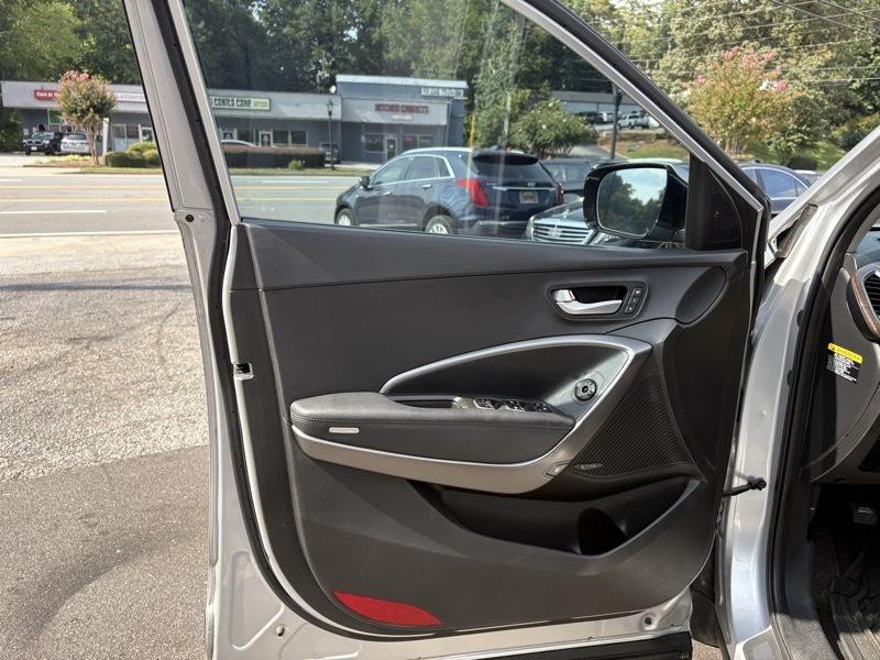 2017 Hyundai Santa Fe Image 10