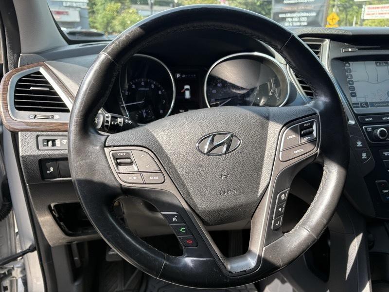 2017 Hyundai Santa Fe Image 17