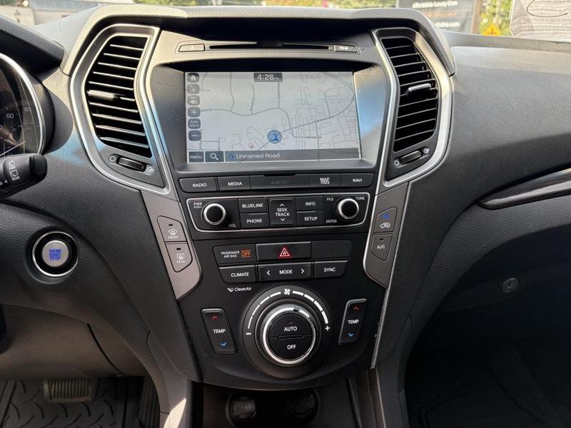 2017 Hyundai Santa Fe Image 19