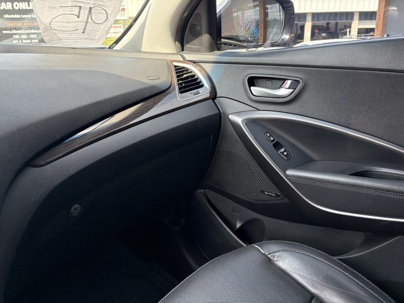 2017 Hyundai Santa Fe Image 21