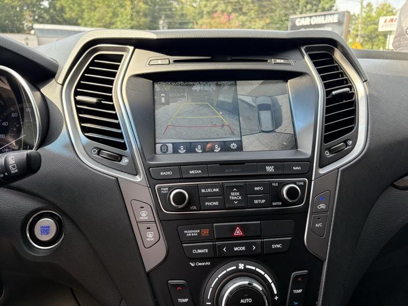 2017 Hyundai Santa Fe Image 22