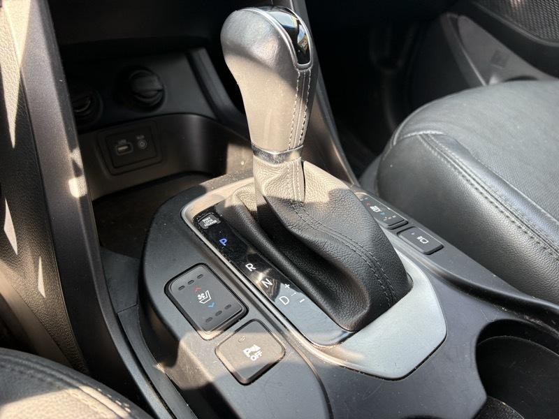 2017 Hyundai Santa Fe Image 23