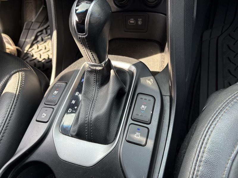2017 Hyundai Santa Fe Image 24
