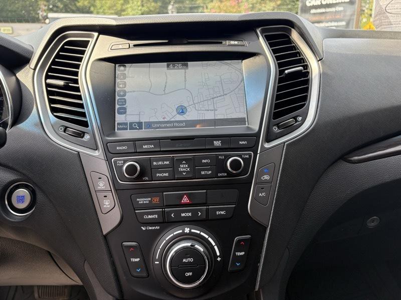 2017 Hyundai Santa Fe Image 26