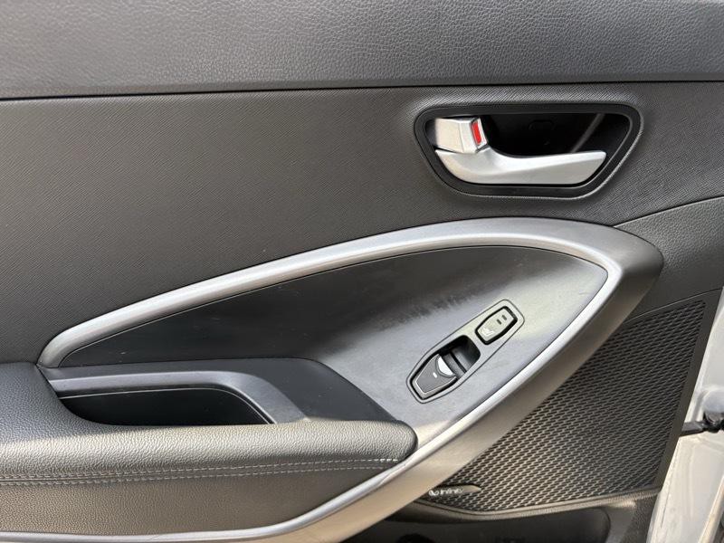 2017 Hyundai Santa Fe Image 28