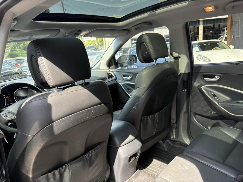 2017 Hyundai Santa Fe Image 30