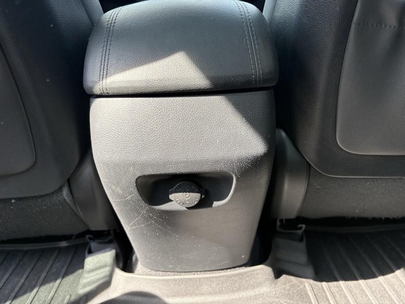 2017 Hyundai Santa Fe Image 32