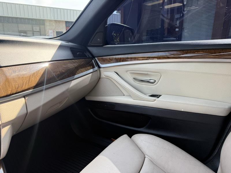 2012 BMW 5 Series Image 25