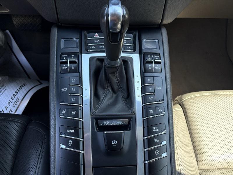 2017 Porsche Macan Image 17