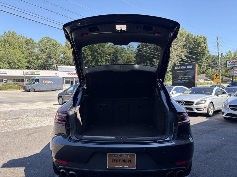2017 Porsche Macan Image 30
