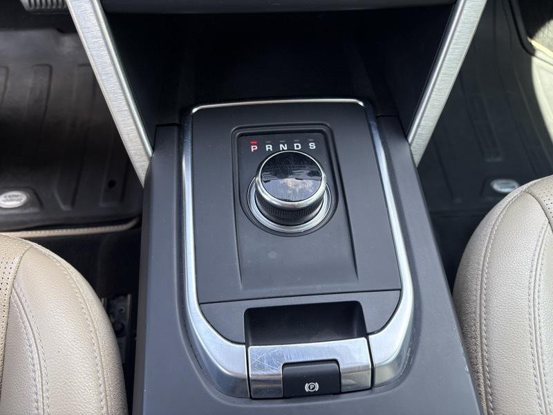2018 Land Rover Discovery Sport Image 17