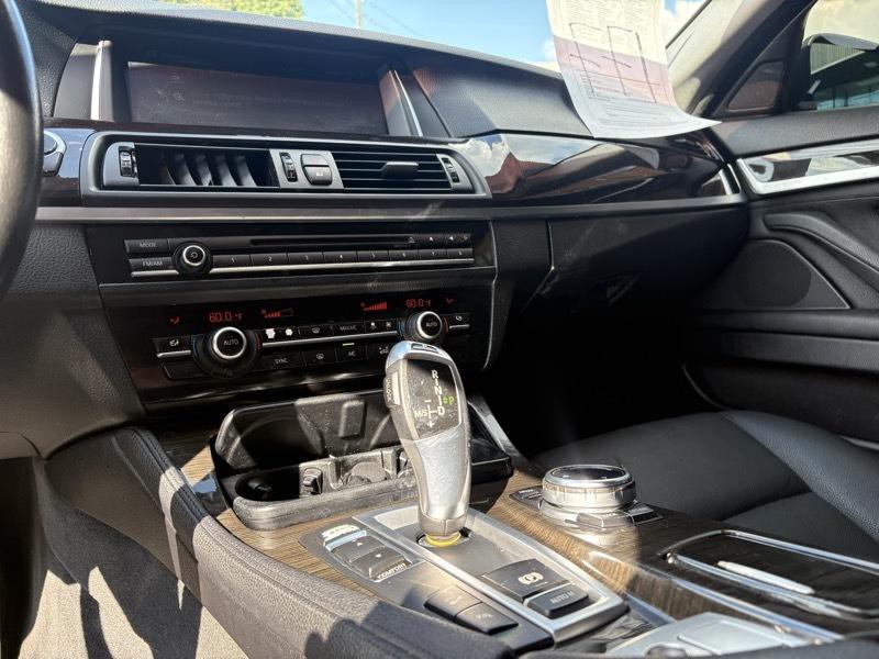 2014 BMW 5 Series Image 18