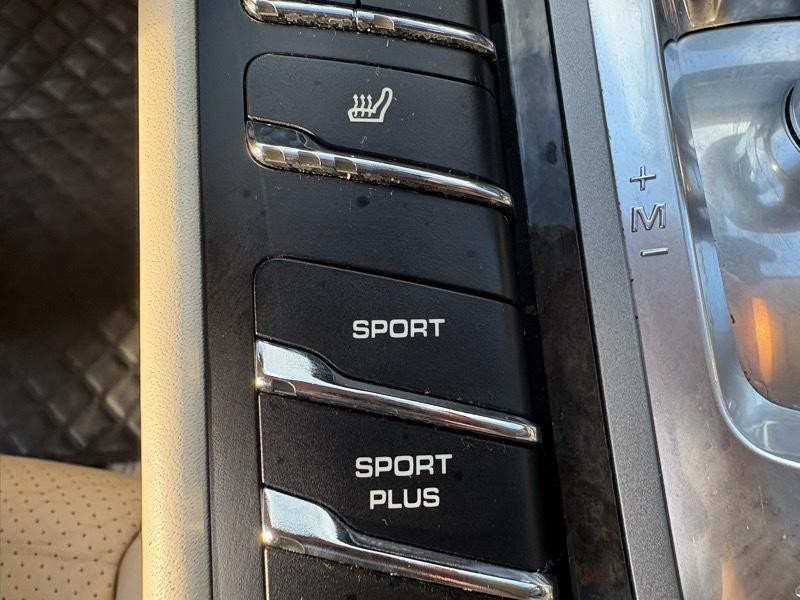 2010 Porsche Panamera Image 18