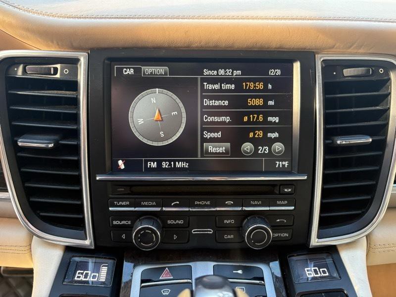 2010 Porsche Panamera Image 20