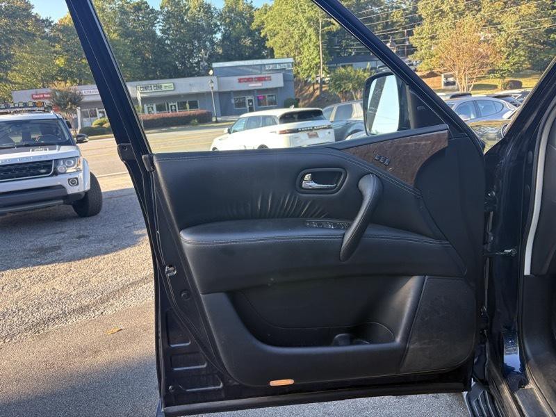 2016 INFINITI QX80 Image 11
