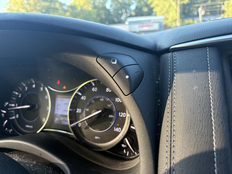 2016 INFINITI QX80 Image 30