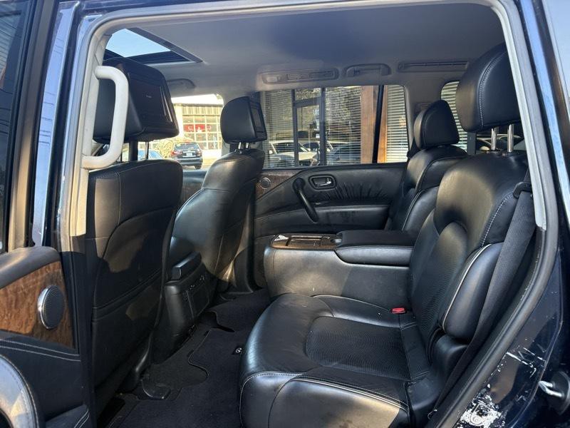 2016 INFINITI QX80 Image 32
